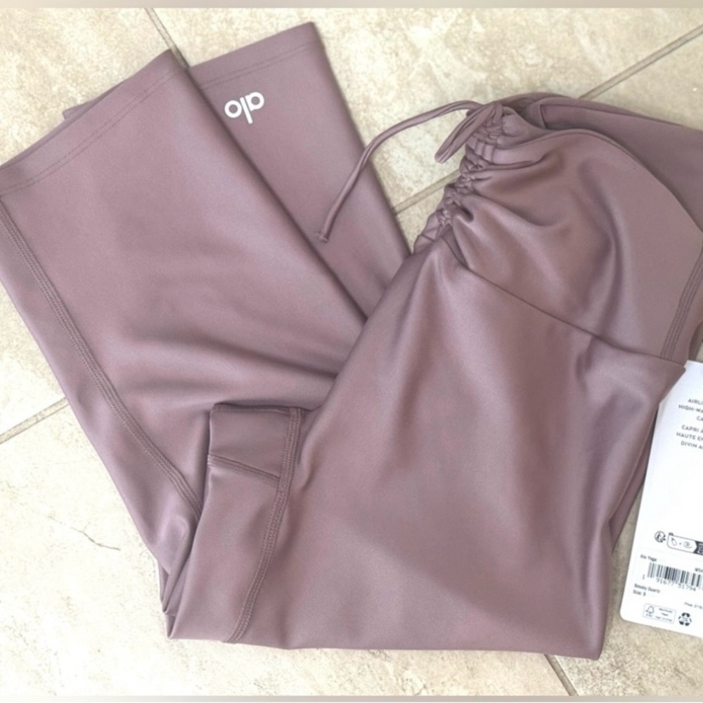 Alo Yoga Airlift Mesh High-Waist Divine Capri - Picture 8 of 12